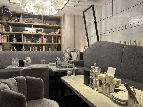 77 (セブンティセブン)内装画像