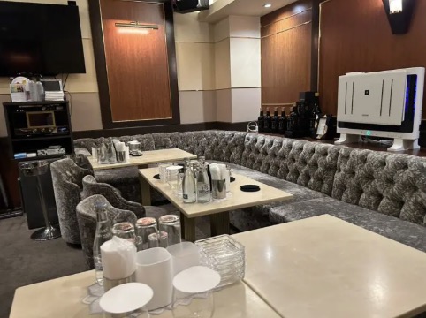 アジュール （紺碧）内装画像