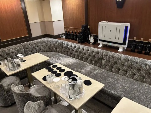 アジュール （紺碧）内装画像