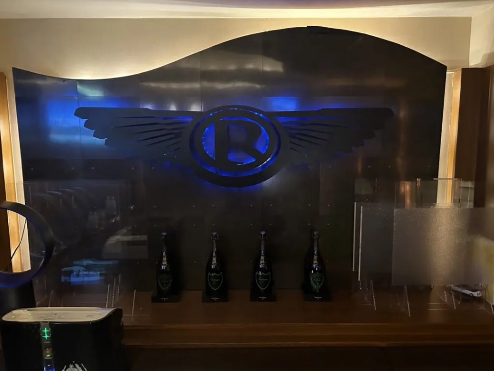 エルフィン （ELFIN）内装画像