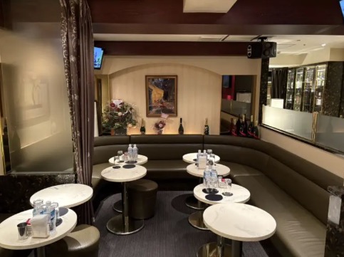 響 （ヒビキ）内装画像