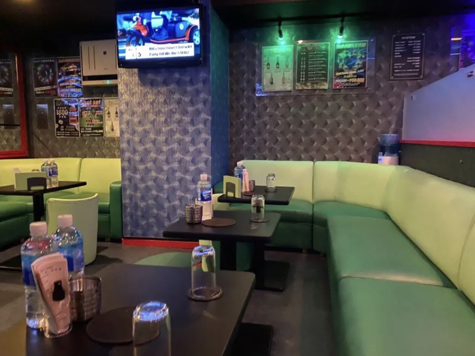 ピーカーブー （Peek a boo）内装画像