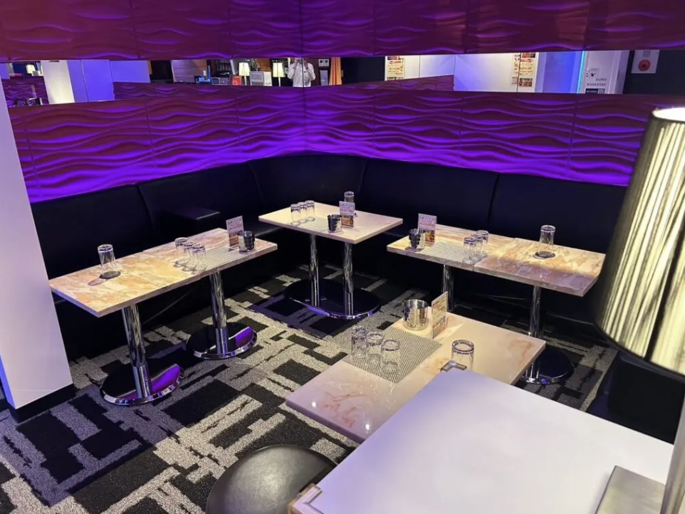 小鳥遊 （タカナシ）内装画像