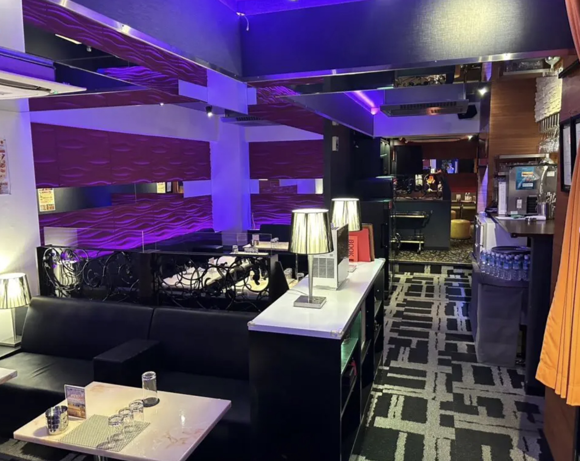 小鳥遊 （タカナシ）